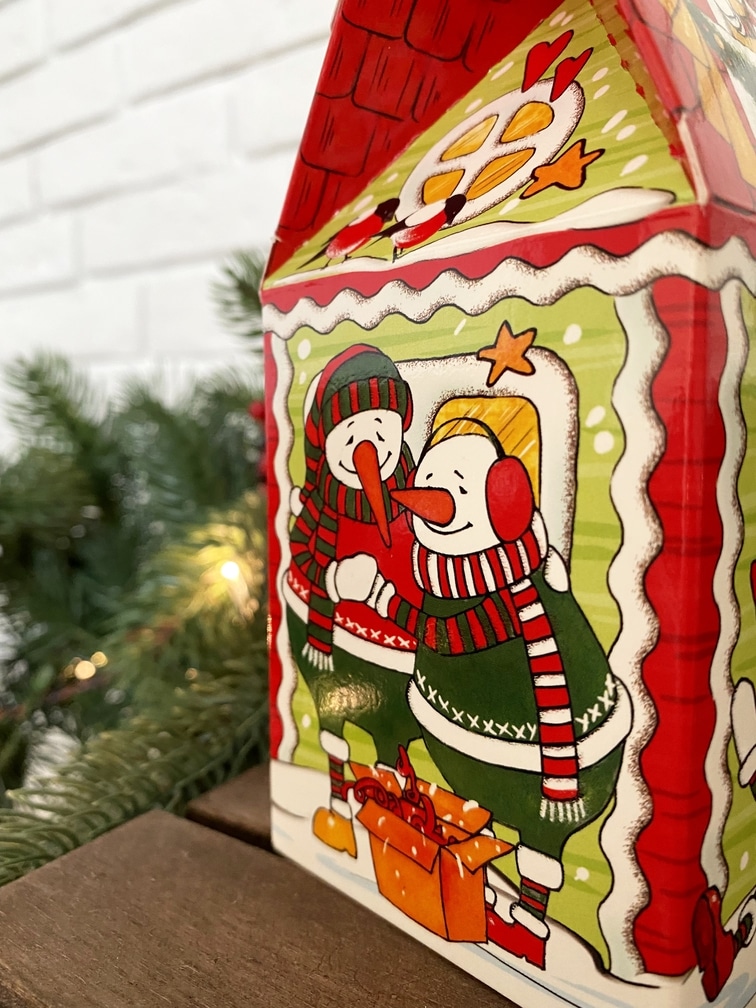 Коробка новогодняя подарочная Домик снеговиков, 91х70х157 (+30) мм (домик) — изображение 3